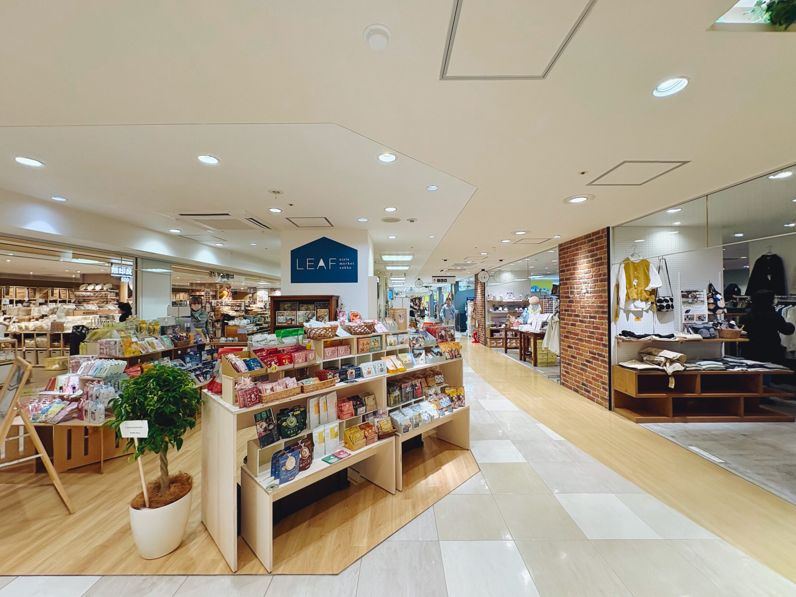 LEAF プリコ垂水店